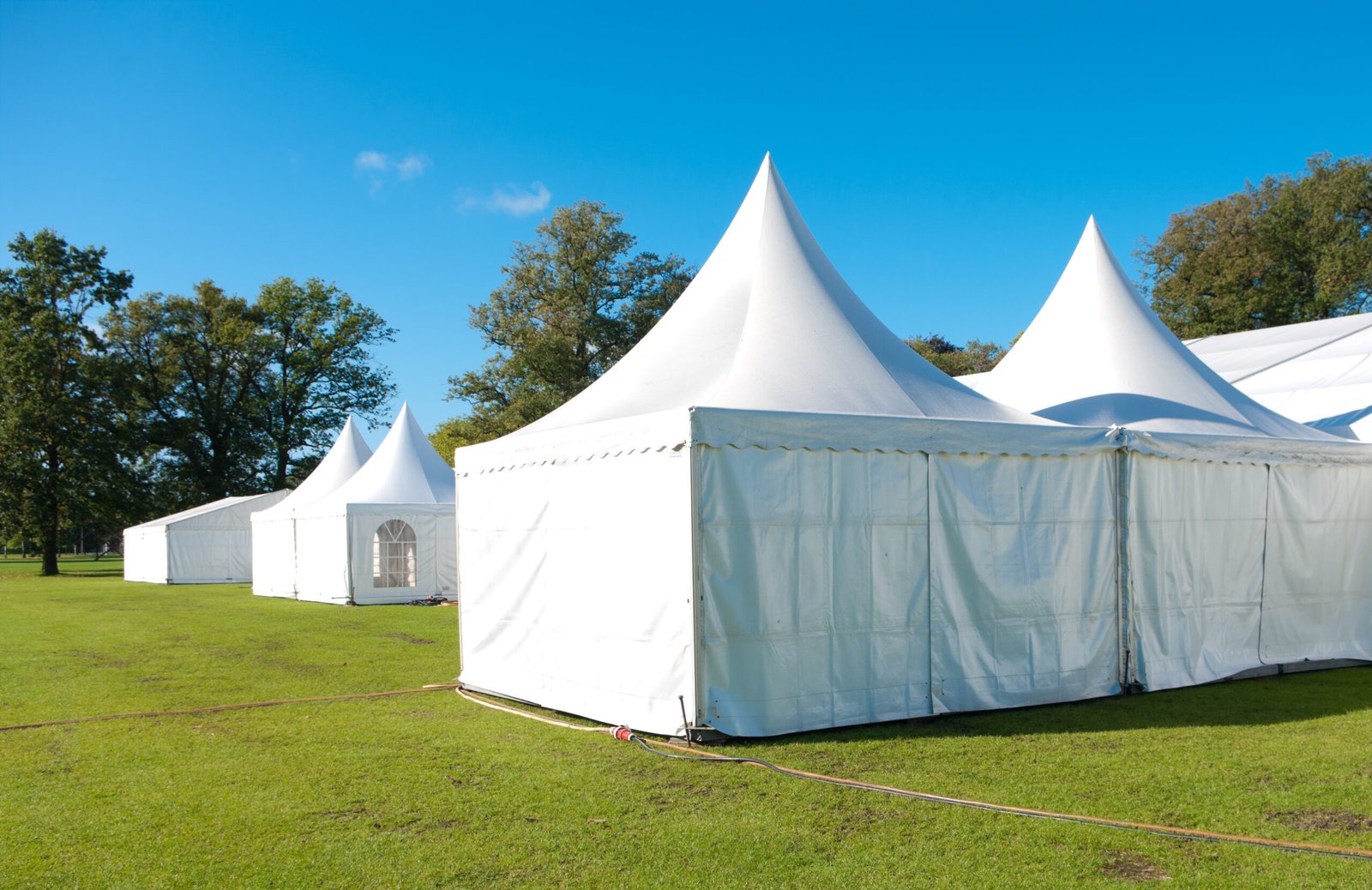 Nos Services : Location de Chapiteaux et de tentes 2 Nos services location de chapiteaux et de tentes